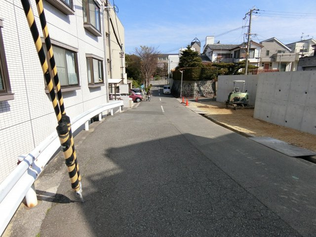 神戸市垂水区舞子台６丁目　Ｂ号地土地の前面道路含む現地写真|南側道路は幅員６Ｍあります