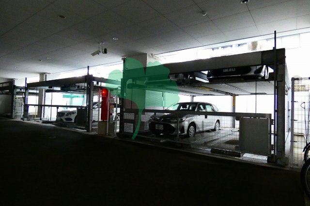 エンクレスト中呉服の駐車場