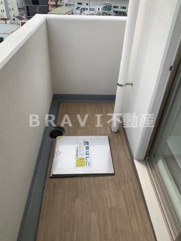 エスカーサ大阪WEST九条駅前　BRAVI不動産のバルコニー|【エスカーサ大阪WEST九条駅前】バルコニーがあります