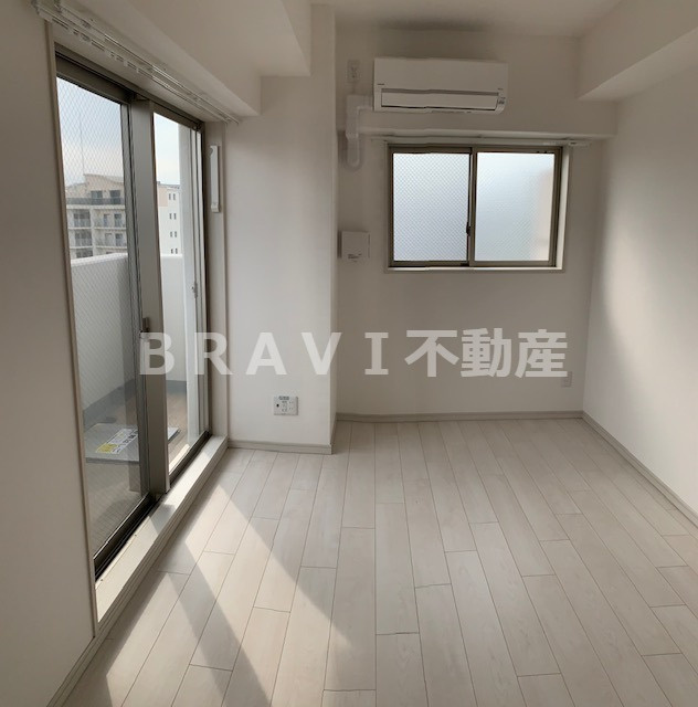 エスカーサ大阪WEST九条駅前　BRAVI不動産の居間・リビング|【エスカーサ大阪WEST九条駅前】こちらの居間で趣味の時間をお楽しみください