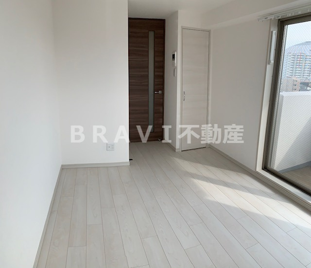 エスカーサ大阪WEST九条駅前　BRAVI不動産の寝室|【エスカーサ大阪WEST九条駅前】開放的な寝室です