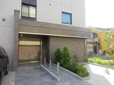 トサキパークコート西京極のエントランス