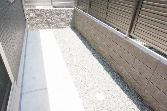 熊本市東区沼山津２丁目のアパートのバルコニー