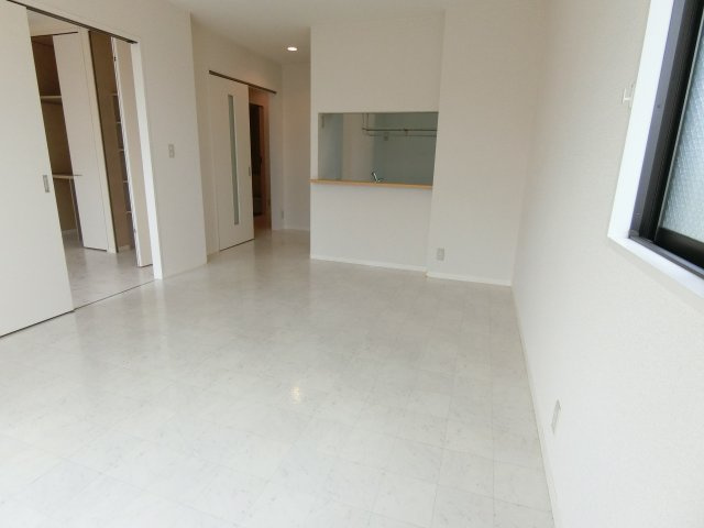 グランメールＡ棟の居間・リビング