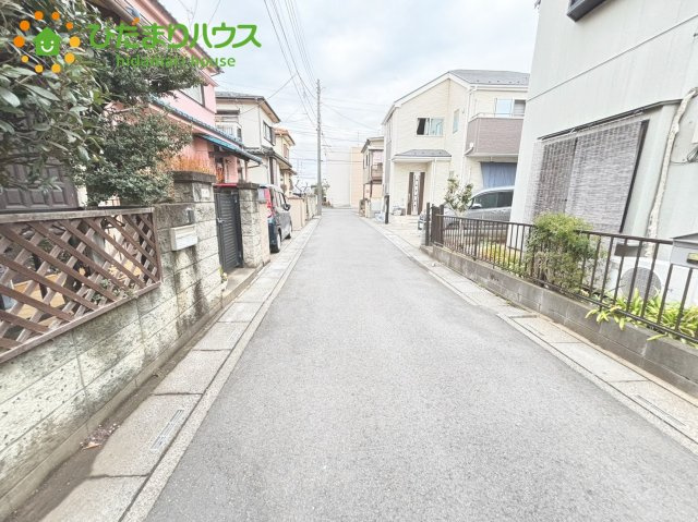 上尾市原市　中古一戸建ての前面道路含む現地写真