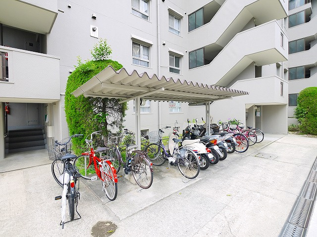新大宮ハイタウンFのその他共用部分|ゆったりとした駐輪スペース
