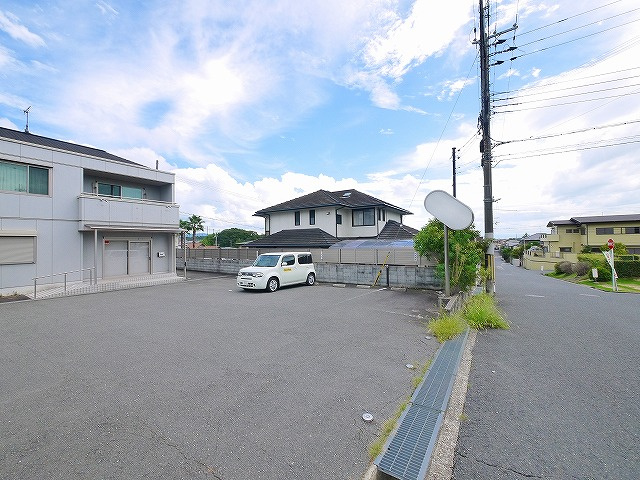 藤ノ木台2丁目店舗の駐車場