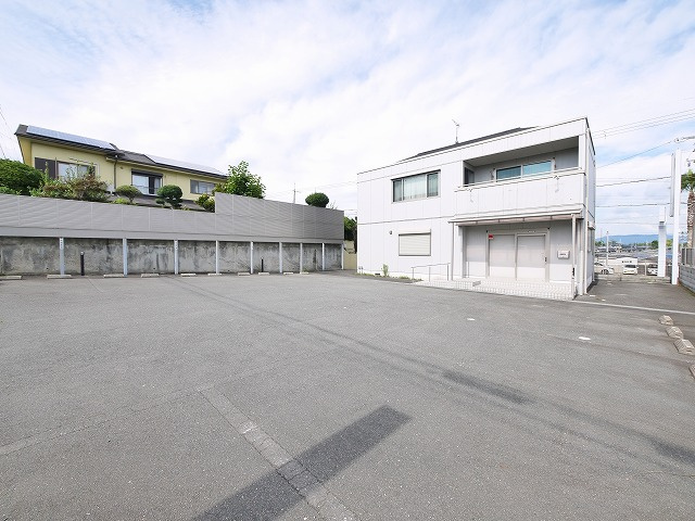 藤ノ木台2丁目店舗の駐車場