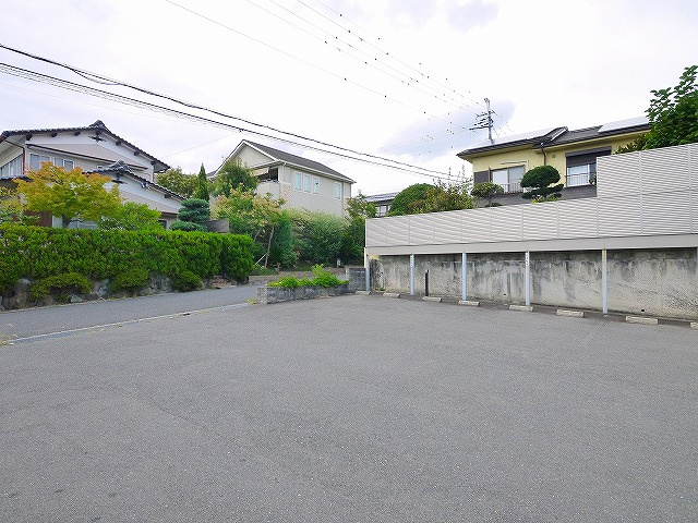 藤ノ木台2丁目店舗の駐車場