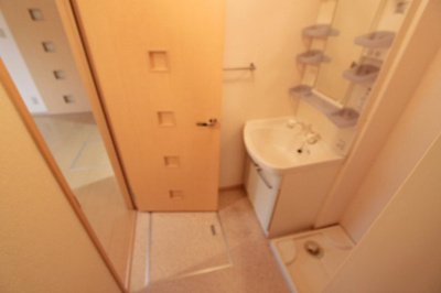 【洗面所】 | ロイヤルコートＢ棟 | 使いやすい独立洗面台です