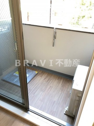 ファステート大阪城東グリッジ　BRAVI不動産のバルコニー|【ファステート大阪城東グリッジ】開放的で明るい空間を演出してくれるバルコニーです