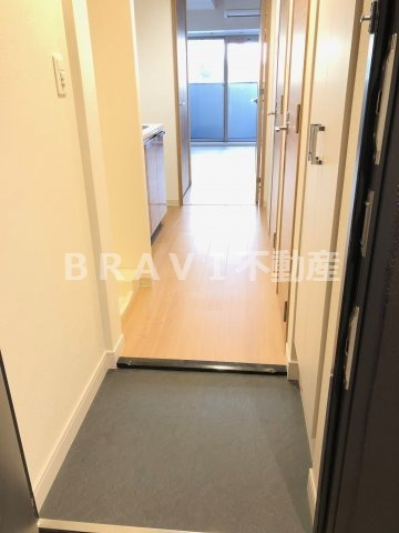 ファステート大阪城東グリッジ　BRAVI不動産の玄関|【ファステート大阪城東グリッジ】収納もある玄関です