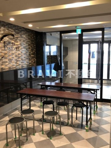 ファステート大阪城東グリッジ　BRAVI不動産のロビー|【ファステート大阪城東グリッジ】ゆとりのあるロビーです