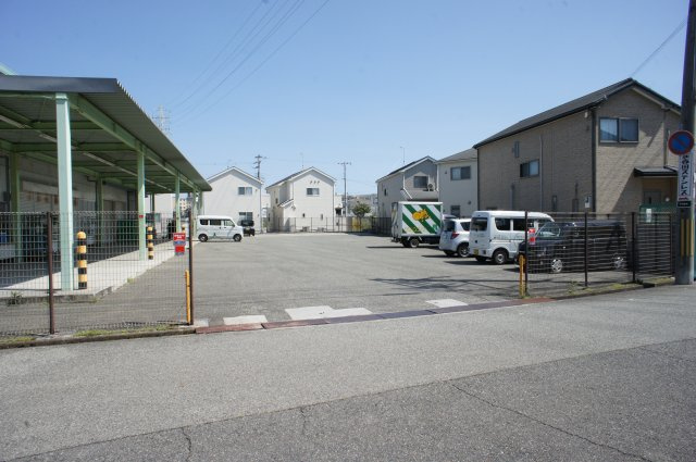 有瀬倉庫付事務所の駐車場