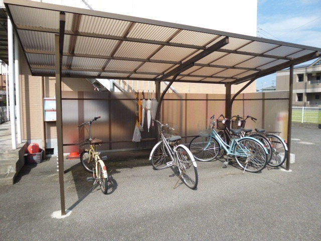 倉敷市老松町１丁目のアパートのその他共用部分|自転車置き場