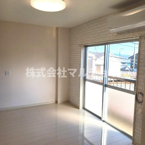 ハイツ伸城の洋室|コンパクトで使いやすい洋室です