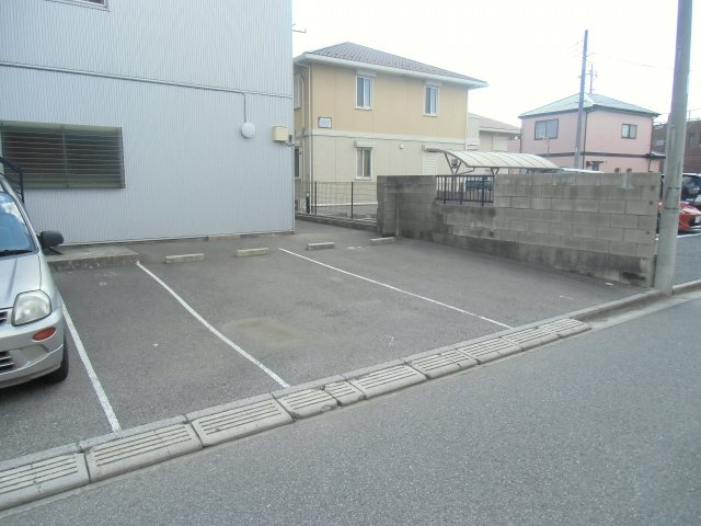 第７アトムステーションビルの駐車場