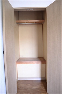 【収納】 | クレールテラスB【SHM】 | 2階・洋室5.3帖のお部屋にあるクローゼットです♪お気に入りのお洋服もすっきり収納できます♪