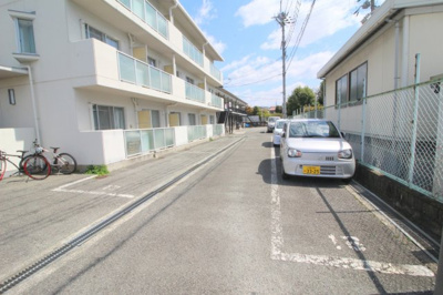 【駐車場】 | ホワイトフラッツ