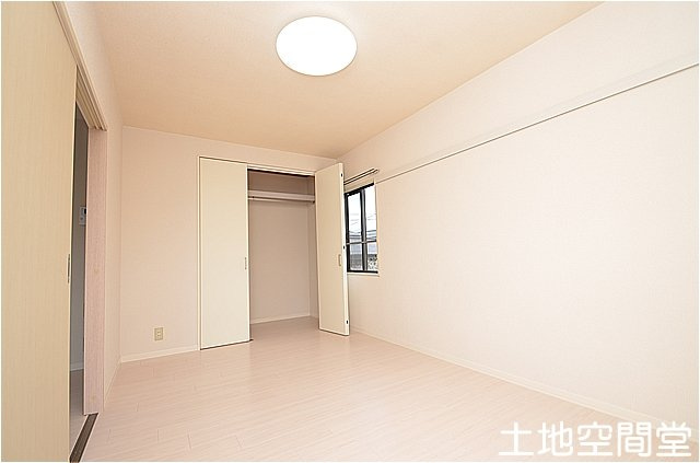 フレグランス里中の洋室|和室から洋室にリフォーム済み