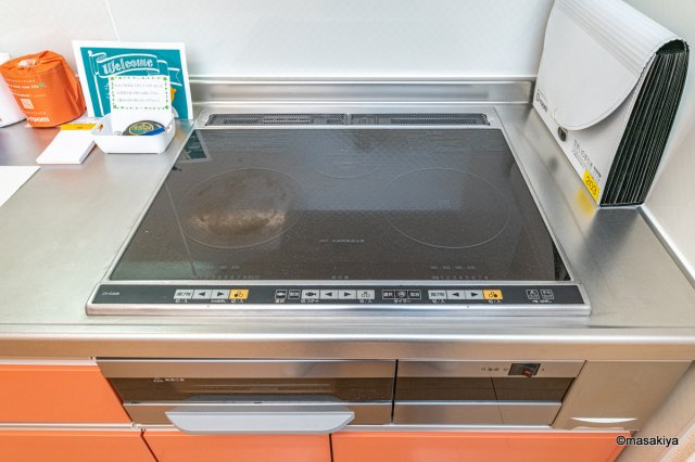 イナダ　バイシュラインのキッチン|IHクッキングヒーター付きです。