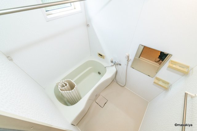 イナダ　バイシュラインの浴室|お風呂　窓付きです。