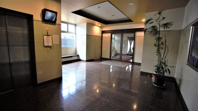 ラフォーレ諏訪野セントレのエントランス