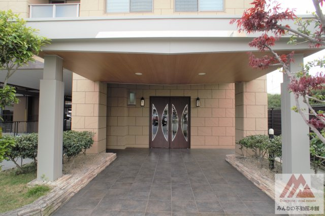 ラフォーレ諏訪野セントレのエントランス