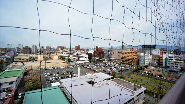 ラフォーレ諏訪野セントレの展望|西側眺望です。諏訪中学校が見えます。