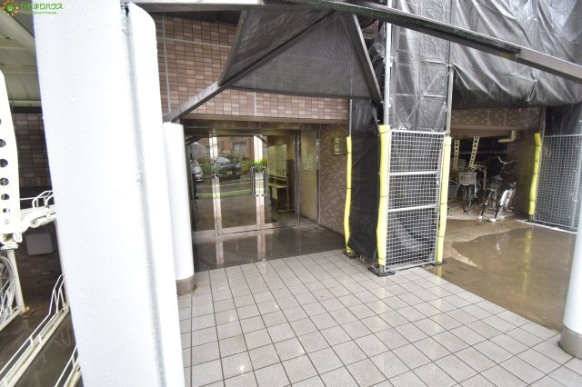 上尾市柏座１丁目　中古マンション　グランパーク上尾のエントランス