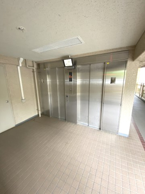 【その他共用部分】 | 横浜パークタウンF棟 | お買い物時やベビーカーの出し入れに便利なエレベーター付