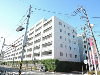 【外観】 | 最寄りバス停徒歩1分！敷地内には四季をテーマとした中庭がございます。
7階南東向き、最上階につき陽当たり・眺望良好です。