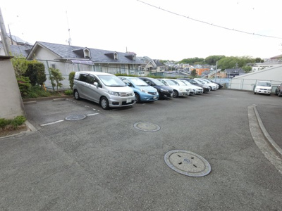 【駐車場】 | バームハイツ菊名参番館壱 | 平置き駐車場です。