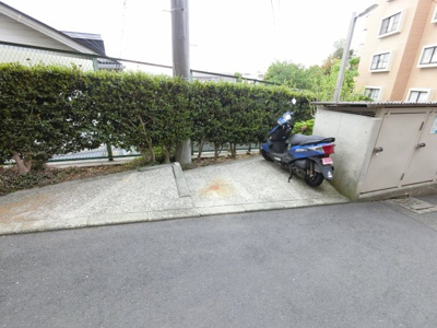 【その他共用部分】 | バームハイツ菊名参番館壱 | バイク置き場です。