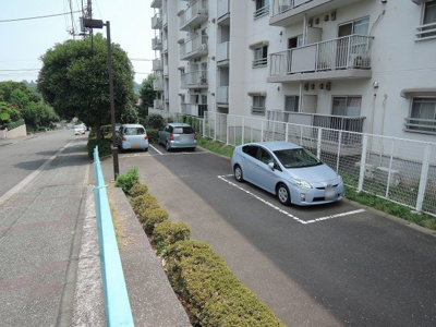 【駐車場】 | 磯子丸山台ハイツ7号棟 | 平置き駐車場