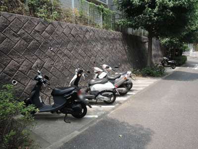 【その他共用部分】 | 磯子丸山台ハイツ7号棟 | バイク置場