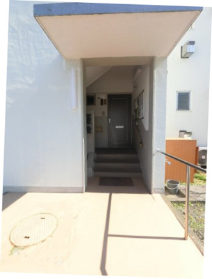 【エントランス】 | 汐見台団地2704号棟 | 屏風ヶ浦駅徒歩11分。
静かに暮らしたい方におすすめです。