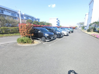 【駐車場】 | 敷地内駐車場です。
お車をお持ちの方も安心です。