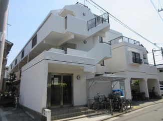 【外観】 | 南西向き・角部屋につき採光・風通し良好です。
廊下側も人通りが少なくプライバシーを保てます。