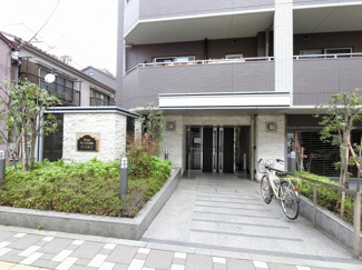 【エントランス】 | ブルーライン「阪東橋」駅徒歩2分、京急本線「黄金町」駅徒歩5分。
忙しい朝が助かる立地、暮らしにゆとりが生まれます。