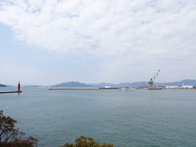 【展望】 | ベイサイドパレス宇品 | 少し曇りがちですが、物件から釣りが出来るかと思うぐらい目の前海です！