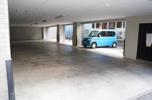 グランヴィラの駐車場