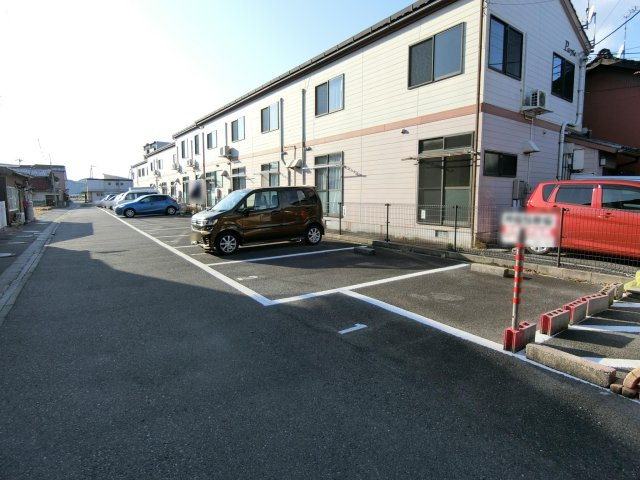 パープルの駐車場