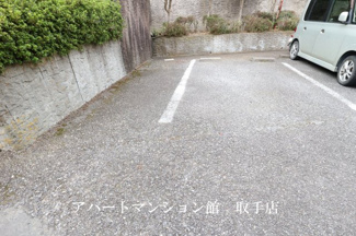 【駐車場】