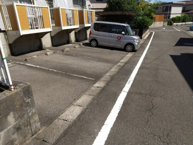 ビーライン宮池の駐車場
