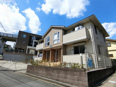 【外観】 | プランタン弐番館 | 小田急多摩線「五月台」駅まで徒歩2分！スーパーやドラッグストアも近くて日々のお買い物に便利な立地の2階建てアパートです☆