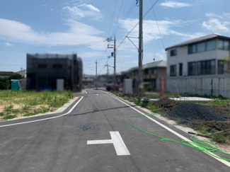 【前面道路含む現地写真】