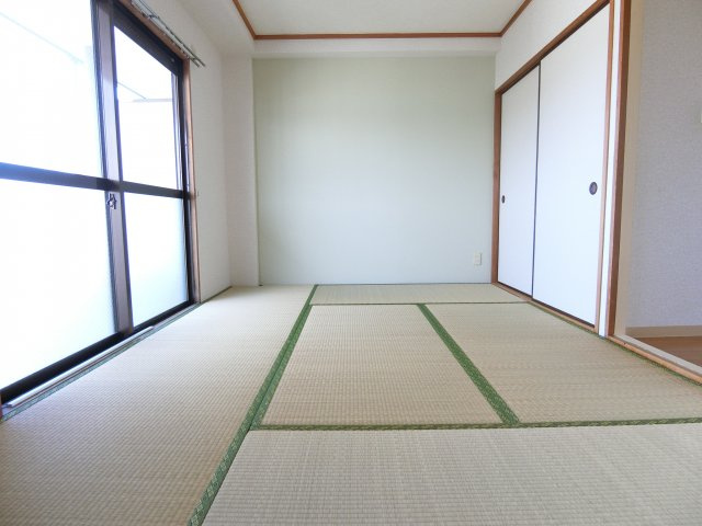 メゾンベルエールの和室
