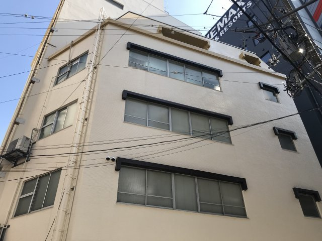 アイリスビルの外観