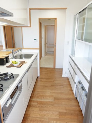 【エントランス】 | リュクスガーデン船越南 | 洗面所への通路もありますので、家事動線も良！！毎日の家事が少しでも楽になるように設計されています♪